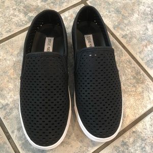Steve Madden black slip on sneakers